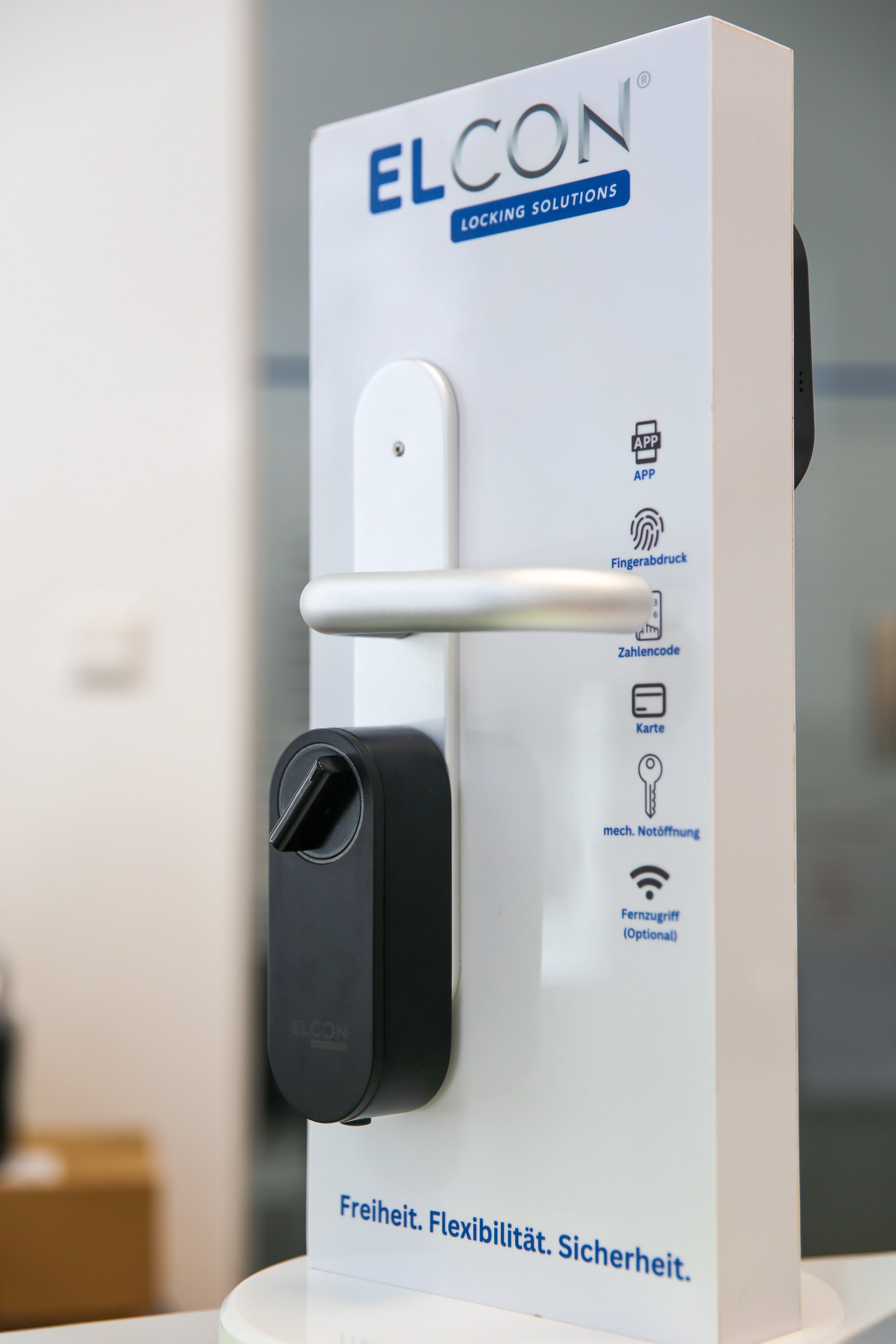 EL50 Smart Lock (Premium Remote Bundle)
